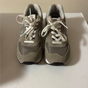 New Balance 527 Gray and White Sneakers